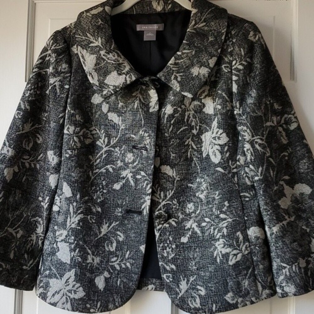 ANN TAYLOR SWING JACKET BLAZER BROCADE PORTRAIT COLLAR BLACK SILVER FLORAL SZ 2